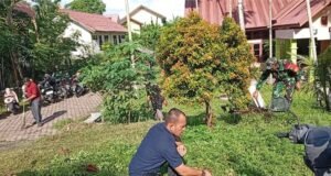 Semangat Kebersamaan, Babinsa dan Masyarakat Aneuk Laot Gelar Aksi Bersih Lingkungan