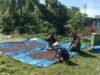 Babinsa Jalin Kedekatan: Komsos dengan Petani Cengkeh Pantau Kondisi Hasil Panen