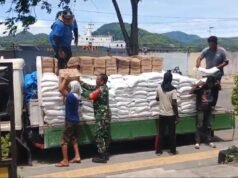 Bantuan Pangan Tahun 2026 Disalurkan, Babinsa Kuta Barat Awasi Bantu Prosesnya Penyalurannya