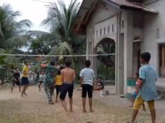 Bermain Voli, Menanam Semangat: Kebersamaan Babinsa dan Anak Gampong Keuneukai