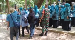Babinsa Koramil 01/Sukajaya Monitor Kunjungan Kerja TPP PKK Aceh Besar di Gampong Jaboi