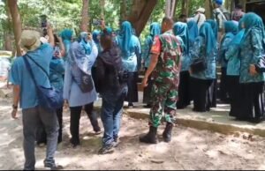 Babinsa Koramil 01/Sukajaya Monitor Kunjungan Kerja TPP PKK Aceh Besar di Gampong Jaboi