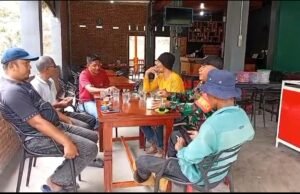 Babinsa Koramil 02/Sukakarya Ajak Warga Jaga Keamanan dan Kebersihan Lingkungan