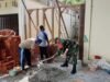 Semangat Gotong Royong, Babinsa Batee Shoek Ikut Bangun Fasilitas Gampong