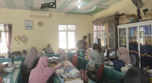 Babinsa Kuta Ateuh Berikan Pembinaan Kamtib dan Disiplin Siswa di SDN 6 Sabang