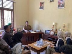 Babinsa Koramil 02/Sukakarya Dampingi Pendataan Penduduk oleh BPS di Gampong Batee Shoek