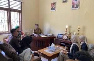 Babinsa Koramil 02/Sukakarya Dampingi Pendataan Penduduk oleh BPS di Gampong Batee Shoek