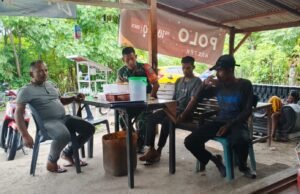 Komsos Diwilayah Binaan, Babinsa Jaboi Ajak Warga Tingkatkan Pengawasan Anak di Era Digital