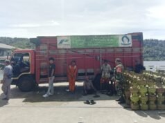 Babinsa Balohan Monitoring Bongkar Muat LPG 3 Kg, Pastikan Pasokan Energi Masyarakat Sabang Tetap Aman
