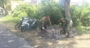 Babinsa Beurawang Turun Langsung Bantu Pekerjaan Warga, Wujud Nyata Kepedulian TNI kepada Rakyat