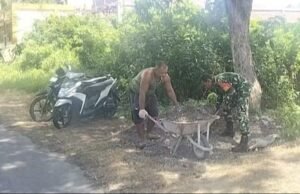 Babinsa Beurawang Turun Langsung Bantu Pekerjaan Warga, Wujud Nyata Kepedulian TNI kepada Rakyat