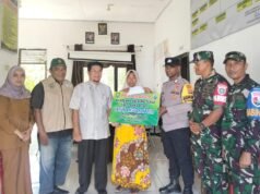 Babinsa Koramil 02/Sukakarya Dampingi Penyaluran BLT Dana Desa di Gampong Krueng Raya