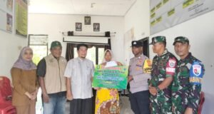 Babinsa Koramil 02/Sukakarya Dampingi Penyaluran BLT Dana Desa di Gampong Krueng Raya
