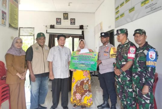 Babinsa Koramil 02/Sukakarya Dampingi Penyaluran BLT Dana Desa di Gampong Krueng Raya