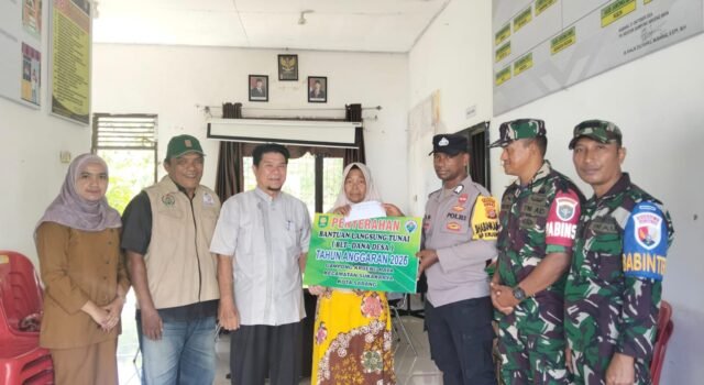 Babinsa Koramil 02/Sukakarya Dampingi Penyaluran BLT Dana Desa di Gampong Krueng Raya