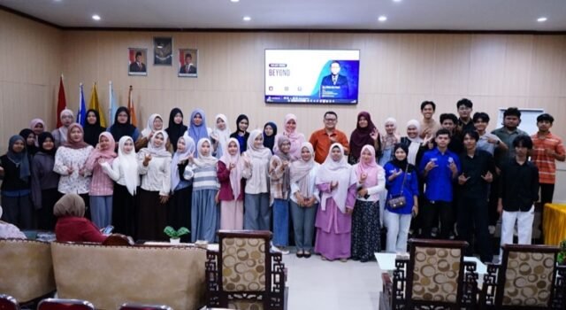 Pakar Pendidikan UNIMAS Ini Ajak Akademisi Bangun Kolaborasi Lintas Negara pada Kuliah Umum di UBBG