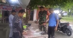 Cek Harga Ikan Laut, Babinsa Ie Meulee Aktif Pantau Kondisi Pangan Masyarakat