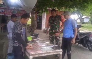 Cek Harga Ikan Laut, Babinsa Ie Meulee Aktif Pantau Kondisi Pangan Masyarakat