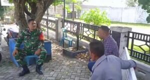 Babinsa Ie Meulee Perkuat Kedekatan dengan Warga Lewat Komsos, Ajak Jaga Kondusivitas Gampong
