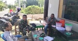 Babinsa Berawang Perkuat Kemanunggalan TNI dengan Warga Melalui Komsos Rutin