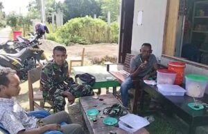 Babinsa Berawang Perkuat Kemanunggalan TNI dengan Warga Melalui Komsos Rutin