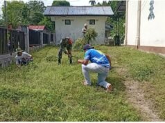 Bersihkan Meunasah, Babinsa dan Warga Gampong Aneuk Laot Perkuat Kebersamaan