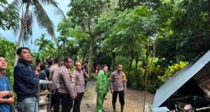 Kapolres Sabang Tinjau Lokasi Longsor dan Bantu Korban Bencana Akibat Cuaca Ekstrem
