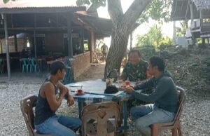 Pererat Kemanunggalan TNI-Rakyat, Babinsa Ujong Kareung Sambangi Warga