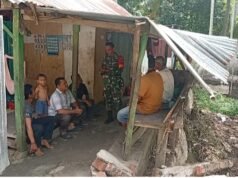 Babinsa Koramil 02/Sukakarya Bersama Keuchik Lakukan Pendataan Warga Kurang Mampu untuk Pastikan Bantuan Tepat Sasaran