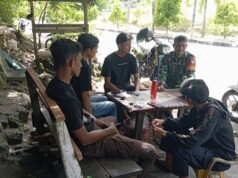 Babinsa Koramil 01/Sukajaya Jalin Komsos Bersama Remaja Gampong Cot Abeuk