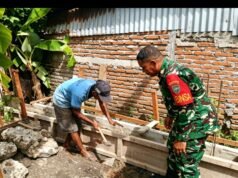 Babinsa Kuta Barat Bantu Warga Cor Slop Pondasi, Wujud Nyata Kepedulian TNI kepada Masyarakat