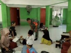 Babinsa Keuneukai Hadir di Tengah Anak-Anak, Menanamkan Akhlak Mulia Melalui Kegiatan Mengaji