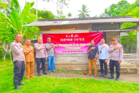 Polres Sabang Salurkan Bantuan Listrik Gratis untuk Warga Kurang Mampu di Hari Bhayangkara ke-80