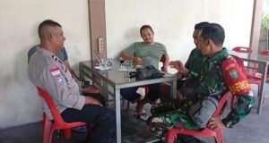 Sinergi TNI-Polri Jaga Keselamatan Warga, Babinsa Aneuk Laot Imbau Waspada Saat Hujan Deras