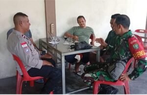Sinergi TNI-Polri Jaga Keselamatan Warga, Babinsa Aneuk Laot Imbau Waspada Saat Hujan Deras