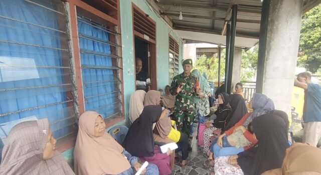 Babinsa Kuta Ateuh Ajak Warga Tingkatkan Kewaspadaan Hadapi Perubahan Cuaca