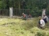 Ciptakan Tempat Ibadah yang Bersih, Babinsa Aneuk Laot dan Warga Bersihkan Lingkungan Meunasah