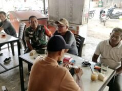 Bangun Keakraban Sambil Ngopi, Babinsa Kuta Barat Perkuat Sinergi dengan Masyarakat