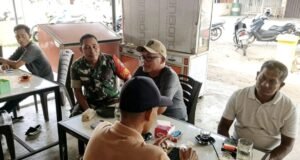 Bangun Keakraban Sambil Ngopi, Babinsa Kuta Barat Perkuat Sinergi dengan Masyarakat