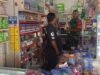 Babinsa Ie Meulee Pantau Harga Sembako di Kios Warga, Pastikan Kebutuhan Masyarakat Tetap Terjangkau