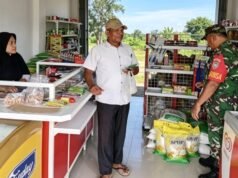Babinsa Batee Shoek Pantau Harga Sembako di Kios Warga, Pastikan Kebutuhan Pokok Tetap Terkendali