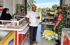 Babinsa Batee Shoek Pantau Harga Sembako di Kios Warga, Pastikan Kebutuhan Pokok Tetap Terkendali