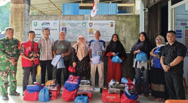 Babinsa Kuta Timu Dampingi Penyaluran Bantuan untuk Korban Longsor dan Banjir, Pastikan Tepat Sasaran
