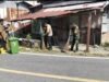 Semangat Kebersamaan, Babinsa Kuta Timu dan Bhabinkamtibmas Bersama Perangkat Gampong Laksanakan Aksi Bersih Lingkungan