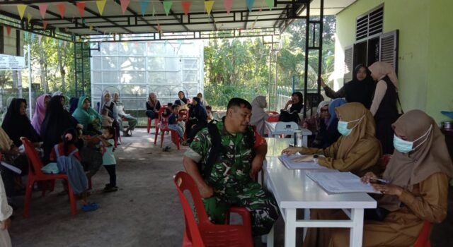 Babinsa Balohan Kawal Posyandu Merpati, Wujud Nyata Kepedulian TNI terhadap Kesehatan Ibu, Balita, dan Lansia
