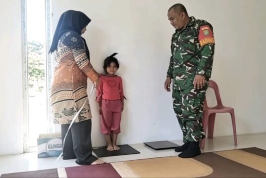 Babinsa Kuta Timu Kawal Posyandu, Pastikan Layanan Kesehatan Warga Berjalan Optimal