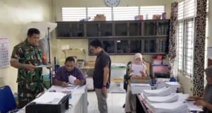 Perkuat Data Kewilayahan, Babinsa Ie Meulee Bersama Aparatur Gampong Laksanakan Puldata Demografi