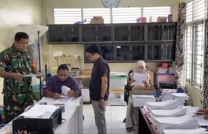 Perkuat Data Kewilayahan, Babinsa Ie Meulee Bersama Aparatur Gampong Laksanakan Puldata Demografi