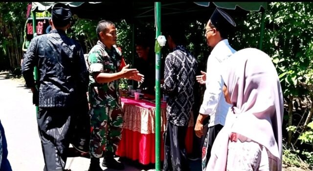Hadiri Pesta Pernikahan Warga, Babinsa Gampong Keuneukai Pererat Silaturahmi