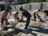 Wujud Kebersamaan, Babinsa Koramil 02/Sukakarya Bantu Ringankan Pekerjaan Warga Binaan